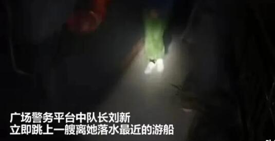 武漢女子墜江靠羽絨服漂浮 一度凍得說不出話