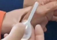 開塞露救了差點被剪的藍寶石戒指 藍朋友也太機智了