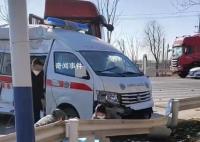 江蘇徐州一救護(hù)車(chē)和大貨車(chē)相撞 有人員傷亡