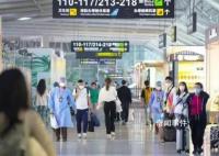 “機(jī)艙全是人,仿佛回到3年前!” 第一批陽康已到達(dá)三亞