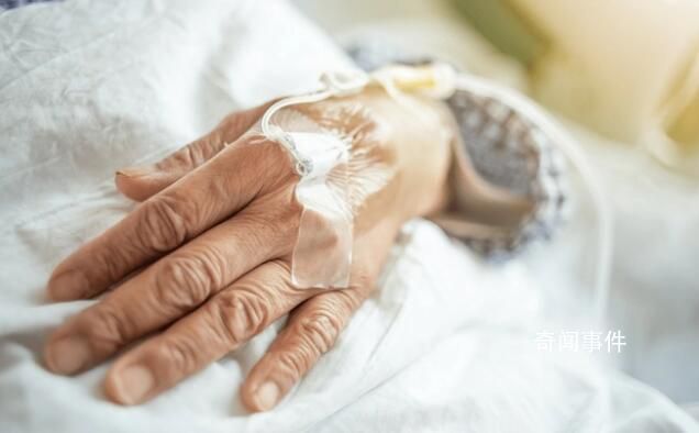 老人被困感染潮:缺藥、延誤、死亡