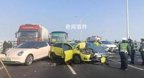 鄭州200多車相撞事故已致1死 11人已獲救