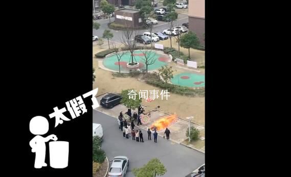 新冠迫使中國家庭當街焚化尸體?謠言