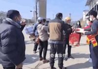 摩托大軍春運(yùn)啟程返鄉(xiāng) 有加油站免費(fèi)為車(chē)輛加油