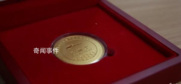 公司年終獎老員工人手1個30克金牌 網友表示：我現在辭職還來得及嗎
