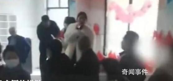 江西小縣城相親大會20男相1女 這個比例看起來是有點大大失衡了