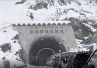 游客講述隧道雪崩前經歷 得知發生雪崩后特別害怕