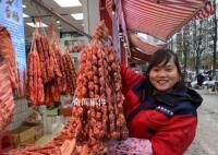 店主賣自制香腸遭男子10倍索賠 買了186斤灌香腸轉(zhuǎn)頭要老板賠兩萬(wàn)