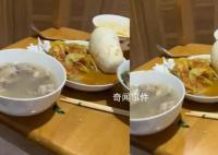 遠(yuǎn)嫁女子回婆家有客不讓上桌吃飯 視頻內(nèi)容引發(fā)網(wǎng)友熱議