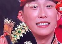 微笑19秒群演小哥火了:平時也這么笑