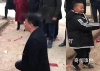 河南40歲男子給8歲男孩磕頭拜年 拍攝者：大人應該叫小孩爺爺