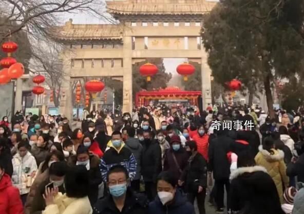 現(xiàn)場(chǎng):多地景區(qū)迎客流高峰 人山人海