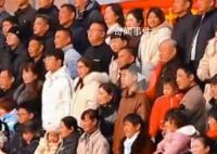 一村莊2千人拍“全家福” 場面壯觀