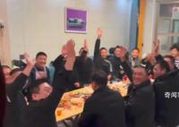女生一聲“哥”16人回應 看到這個場面真的是太壯觀了