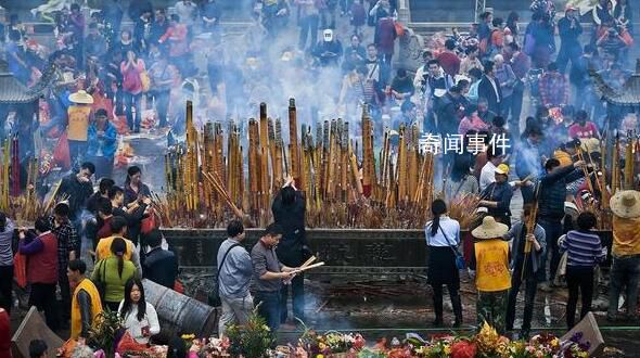 寺廟內(nèi)設(shè)電子掃碼燒金 輸入敬奉的金額然后會生成一條付費信息