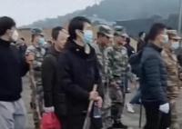 胡鑫宇父親尋人時被問“怎么還在找”