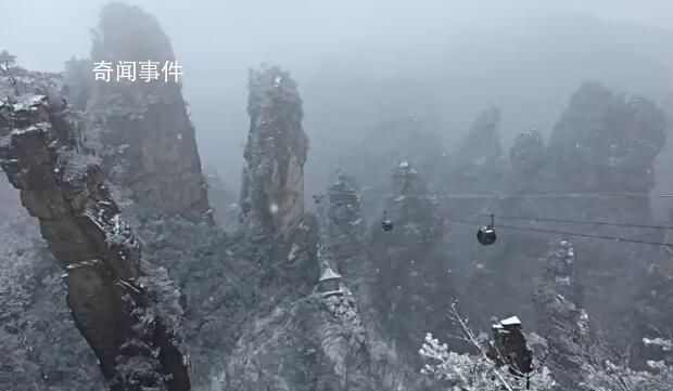 湖南張家界一景區擺渡車側翻入溝 并未造成人員傷亡