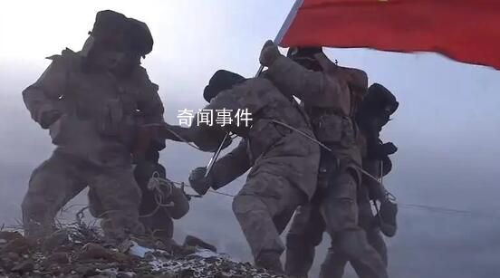 邊防戰(zhàn)士10級(jí)狂風(fēng)中用身體護(hù)住國(guó)旗 致敬邊防軍人