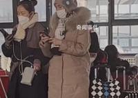 春運多名女子為哺乳媽媽圍“人墻” 為哺乳媽媽保住了體面