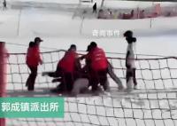 滑雪場工作人員群毆游客?警方回應(yīng)