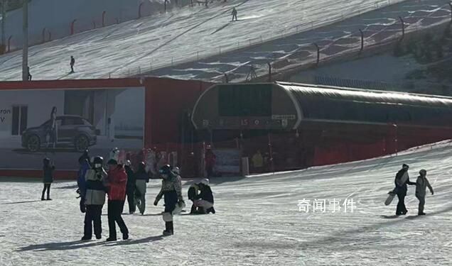 河北一滑雪場禁止游客教親友滑雪 網(wǎng)友表示自己經(jīng)歷過類似的情況