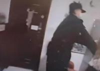 民警為救自殘輕生女子被連刺三刀 忍痛繼續(xù)調(diào)解矛盾手指神經(jīng)肌腱斷裂