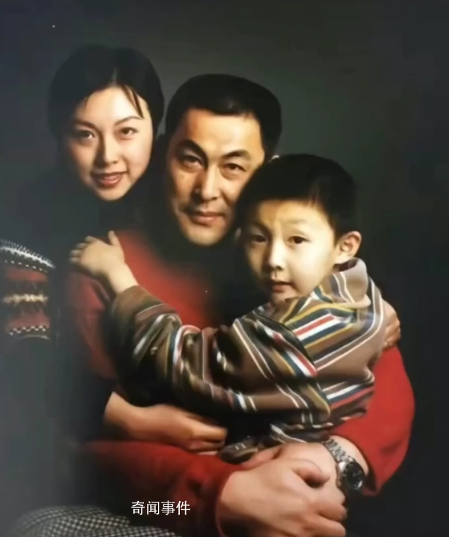 關(guān)羽陸樹銘去世百天 妻子曬全家福