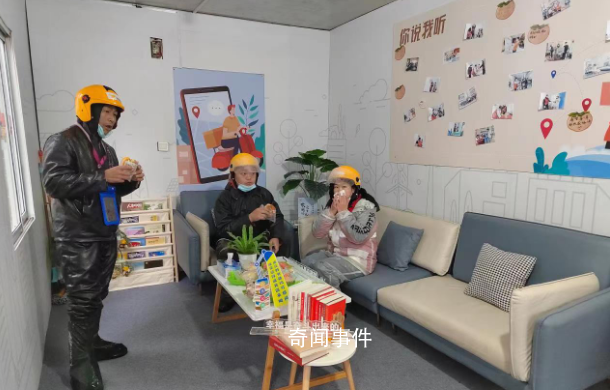核酸采樣亭被改造成騎手加油站 冷了取暖累了歇腳