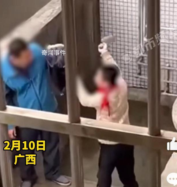 男孩手機被收拎菜刀威脅父親 雙方對峙約20秒