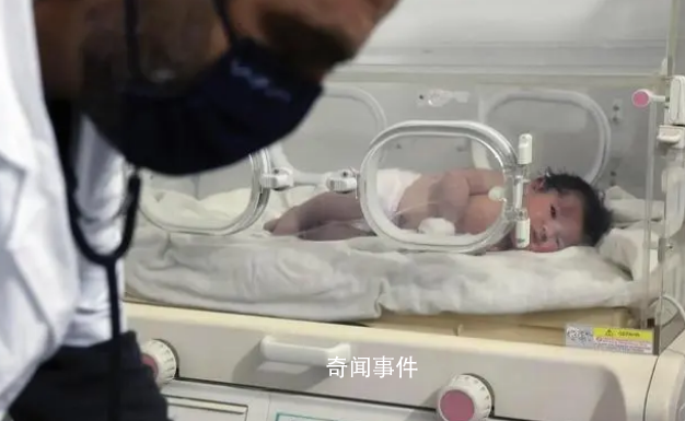 廢墟中出生女嬰將被叔祖父接走 數千人曾想收養