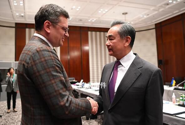 王毅會見烏克蘭外長庫列巴 希望兩國關系繼續穩定發展