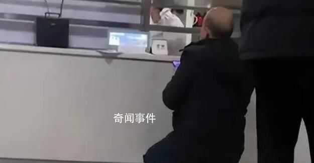 蘇州一醫(yī)院再現(xiàn)“丁義珍式窗口” 窗口高度和成年男性腰部齊平