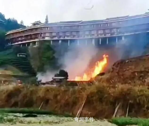 廣西著名景區(qū)三江布央突發(fā)大火 現(xiàn)場冒起滾滾黑煙