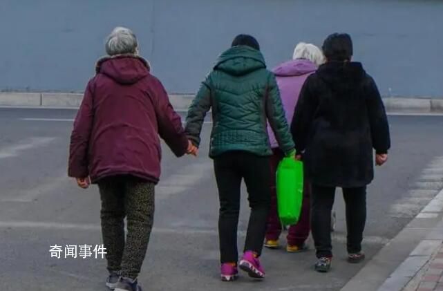當低齡老人照顧高齡老人 老年子女困在父母病床前