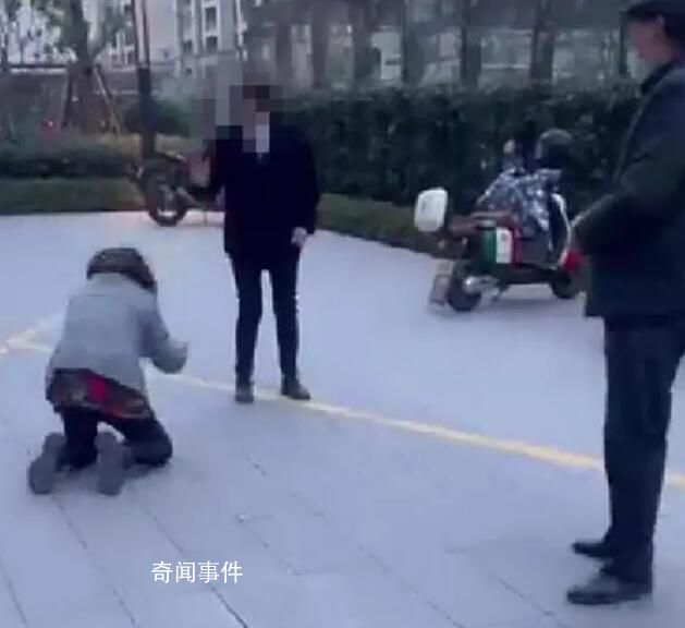 保潔被扣工資向領(lǐng)導(dǎo)下跪?警方回應(yīng)