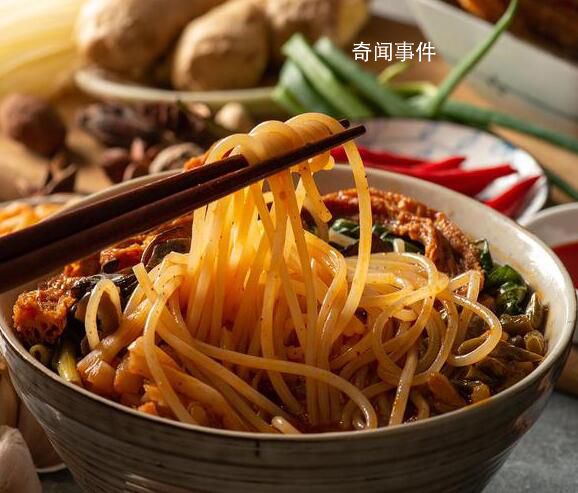 人大代表帶著螺螄粉參加兩會(huì) 我們準(zhǔn)備讓它火到世界去
