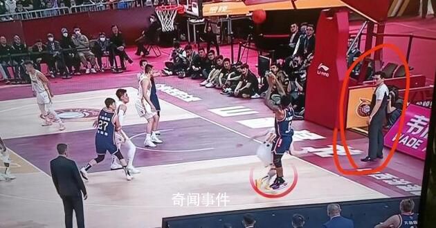 杜鋒被驅(qū)逐 罵賈昊還推搡了裁判