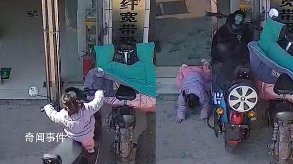 電動(dòng)車忘鎖2歲娃擰油門撞向玻璃 監(jiān)控畫面曝光太驚險(xiǎn)了