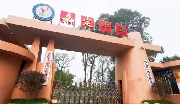 男教師墜亡 舉報(bào)女生被疑誣告很委屈