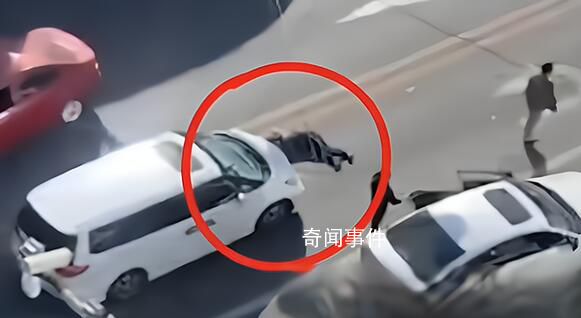 2車主吵架 家屬勸架被推倒遭車碾壓