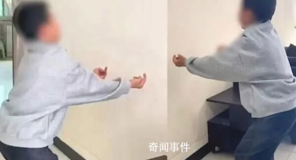 男孩向老師豎中指被姑姑罰豎1天 已和他講過多次不聽