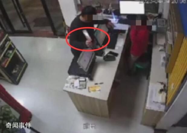 男子在加油站連砍女子數(shù)刀 警方立案