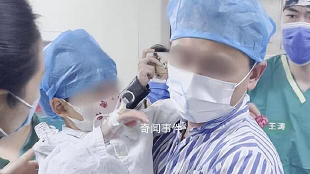 父親3個(gè)月減掉30斤割肝救女 約三分之一的肝臟移植給女兒