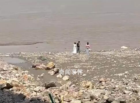 3人觀潮剛被勸離潮水涌來 當時潮水已能看到白線