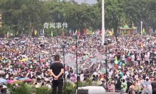 云南萬人大型潑水現場 幾萬人一起玩水是什么體驗