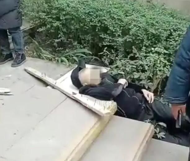 男孩扔木塊砸死老人 父母:無錢賠償