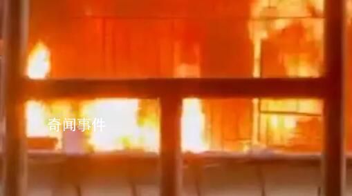 福州2人被防護欄困在火場身亡 明火從房內猛烈燃燒