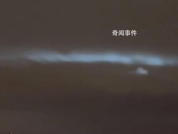 成都市民拍下夜空不明發光體 引起了不少網友的關注