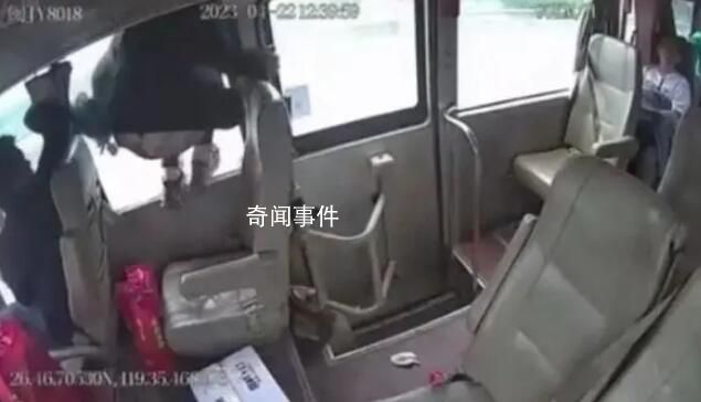 男子高速要求停車上廁所被拒后跳車 目前警方與男子家屬正在交涉情況正在調查中