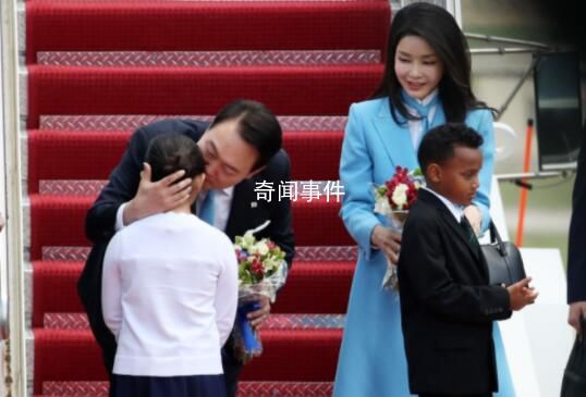 尹錫悅在機場親吻花童引爭議 這種行為可能會造成嚴重法律后果